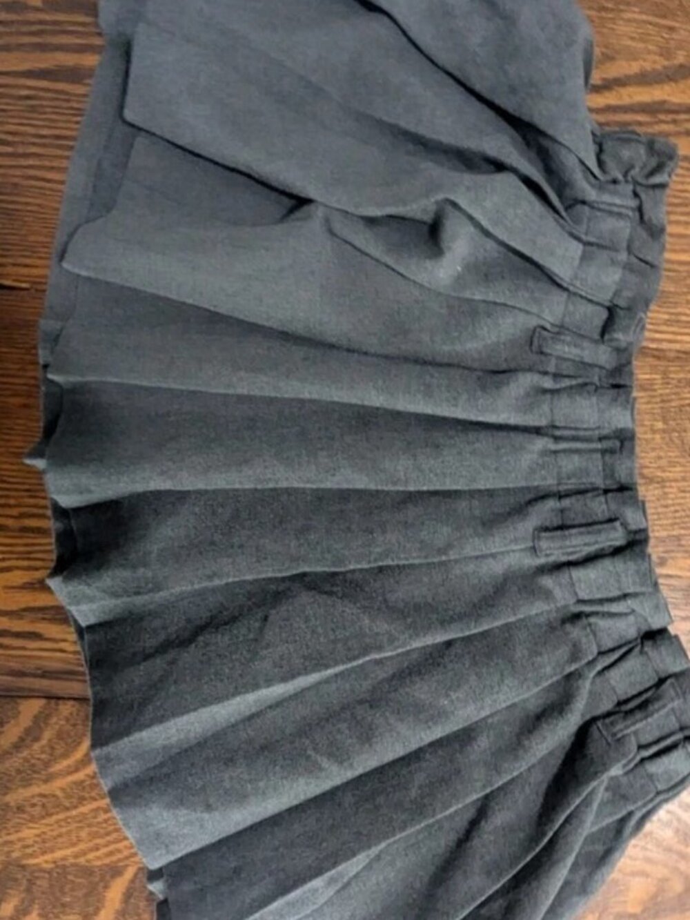 Divided Pleated Skirt Gray Size Medium No Zipper Stretchy